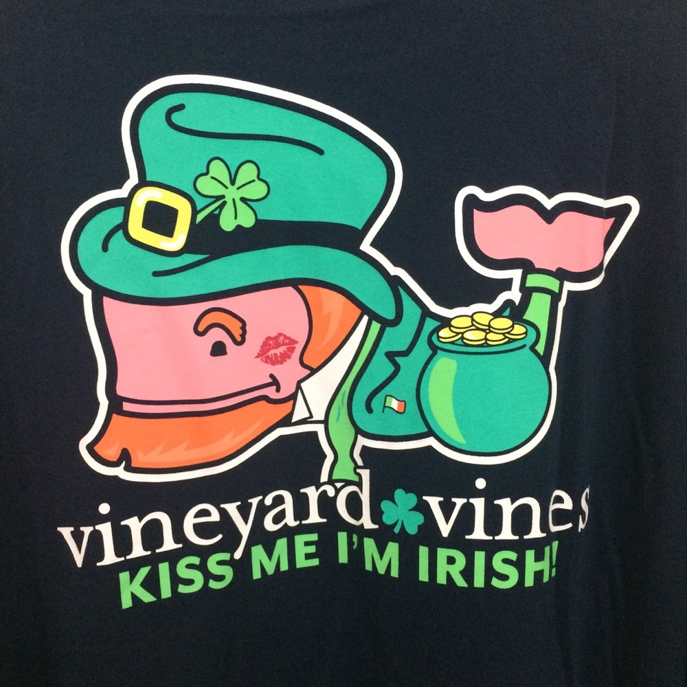 Vineyard Vines Mens Kiss Me I'm Irish T-Shirt - Picture 4 of 8